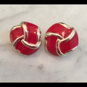 🐝🐝🐝 Retro knot style enamel and gold tone earrings